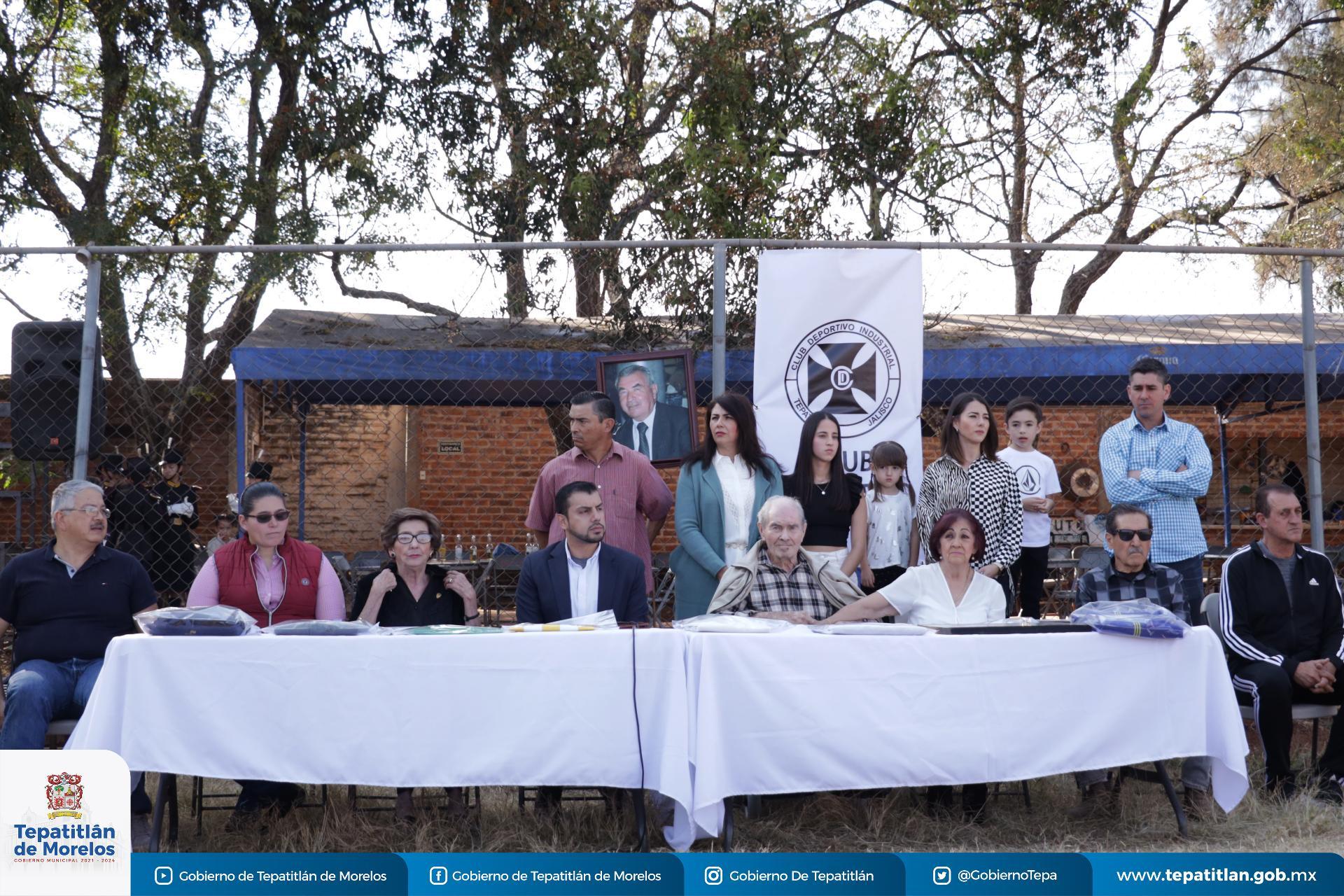 Reconocemos a don Miguel (+) y Rogelio González Navarro, glorias del fútbol  mexicano y referentes del