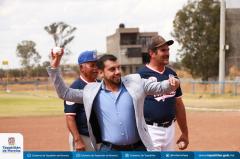 Merecido homenaje a “Toto” Velázquez, incansable promotor de béisbol en Capilla de Guadalupe