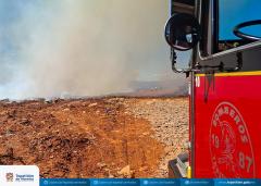 Diversas dependencias municipales combaten incendio en el Vertedero San Bartolo