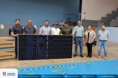 Entrega simbólica de calentadores y paneles solares